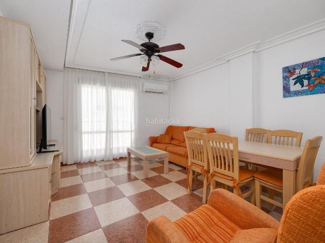 Apartamento en venta en Torrevieja, Gaspar Perelló. Ático de 2 dormitorios con gran terraza soleada a 100 m de la playa de La Mata. Apartamentos.