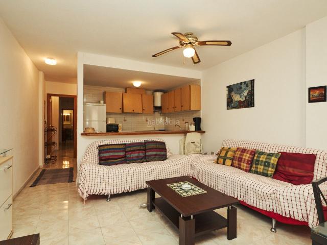 Apartamento en venta en Torrevieja, Gaspar Perelló. Apartamento en segunda línea de playa en La Mata, Torrevieja, con vistas parciales al mar y ascensor, ideal para disfrutar de un e. Apartamentos.