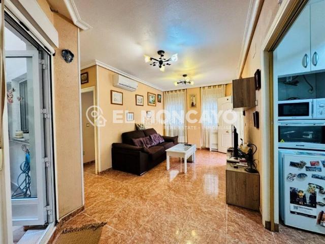 Apartamento en venta en Torrevieja, Gaspar Perelló. Fantástico apartamento planta baja a tan solo 200m de las playas de La Mata y Torrevieja, Alicante, Costa Blanca. Apartamentos.