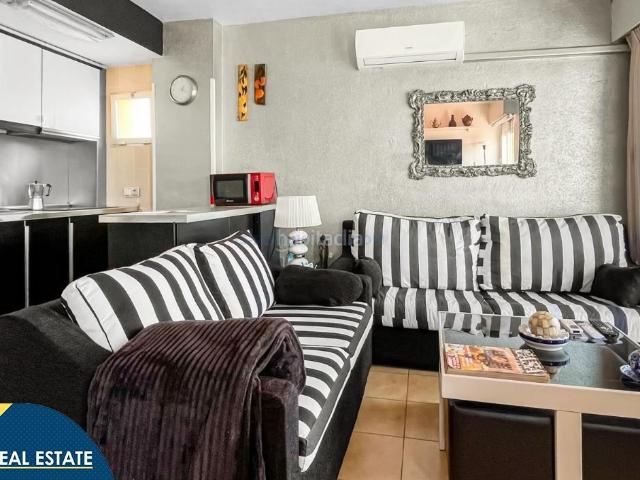 Apartamento en venta en Torrevieja, La Veleta. Apartamento con piscina comunitaria en la provincia de Alicante, en Torrevieja. 2 habitaciones 57 m² 300 metros del mar. Apartamentos.