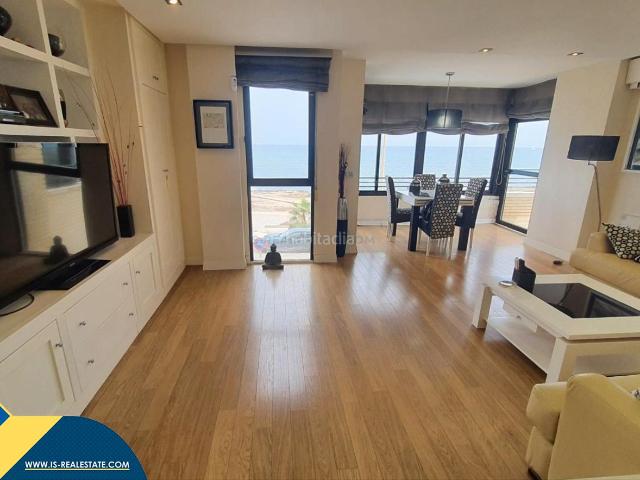 Apartamento en venta en Torrevieja, La Veleta. Apartamento con terraza, en la provincia de Alicante, en la ciudad de Torrevieja. 2 habitaciones 85 m² 20 metros del mar. Apartamentos.