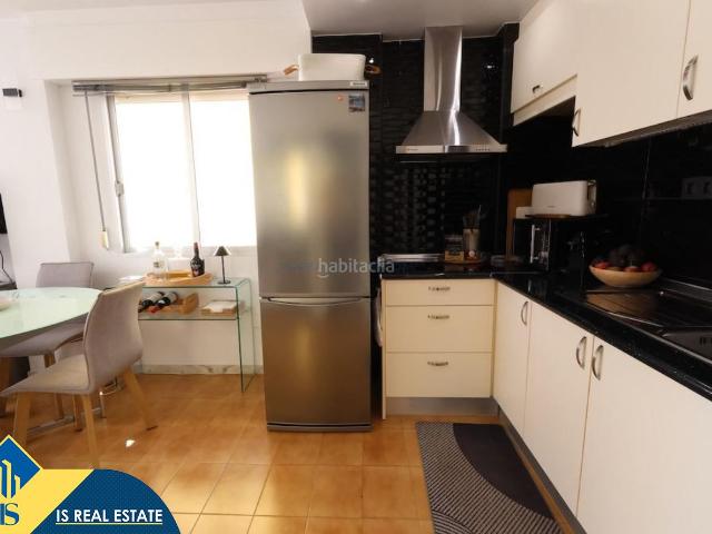 Apartamento en venta en Torrevieja, La Veleta. Apartamento con terraza en la provincia de Alicante, en Torrevieja. 1 habitación 49 m² 250 metros del mar. Apartamentos.