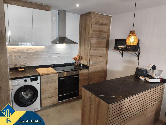 Apartamento en venta en Torrevieja, La Veleta. Apartamento reformado con terraza, en la provincia de Alicante, en la ciudad de Torrevieja. 2 habitaciones 61 m² 200 metros de. Apartamentos.