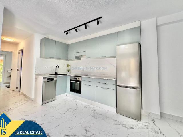 Apartamento en venta en Torrevieja, La Veleta. Apartamento reformado con terraza, en la provincia de Alicante, en la ciudad de Torrevieja. 3 habitaciones 56 m² 150 metros de. Apartamentos.