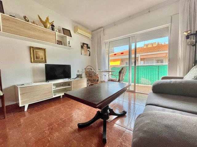 Apartamento en venta en Torrevieja, Las Piscinas Naturales. Amplio Apartamento a Solo 400 Metros de la Playa del Cura Torrevieja. Apartamentos.