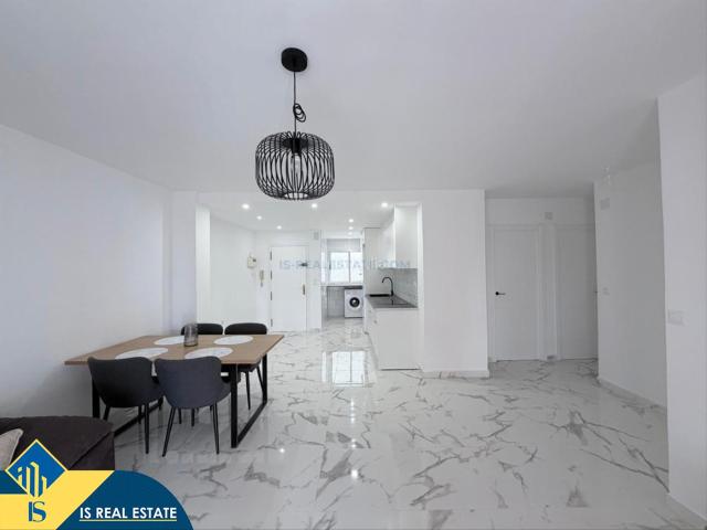 Apartamento en venta en Torrevieja, Las Piscinas Naturales. Apartamento con terraza, en la provincia de Alicante, en la ciudad de Torrevieja, en la zona de Playa del Cura. 3 habitaciones 1.