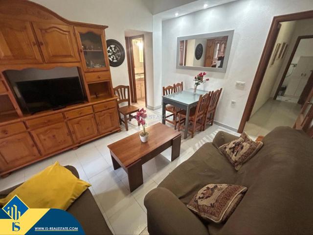 Apartamento en venta en Torrevieja, Las Piscinas Naturales. Apartamento con terraza, en la provincia de Alicante, en la ciudad de Torrevieja, en la zona de Playa del Cura. 3 habitaciones 8.