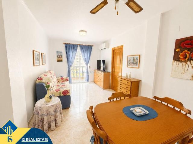 Apartamento en venta en Torrevieja, Las Piscinas Naturales. Apartamento con terraza en la provincia de Alicante, en Torrevieja. 2 habitaciones 63 m² 400 metros del mar. Apartamentos.