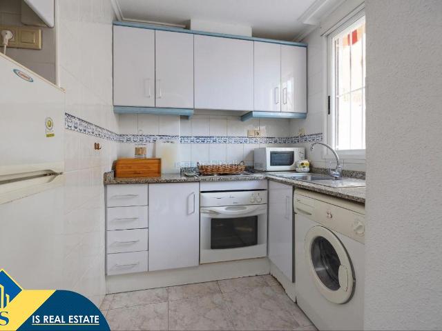 Apartamento en venta en Torrevieja, Las Piscinas Naturales. Apartamento con terraza en Torrevieja, provincia de Alicante. 2 habitaciones 66 m² 800 metros del mar. Apartamentos.