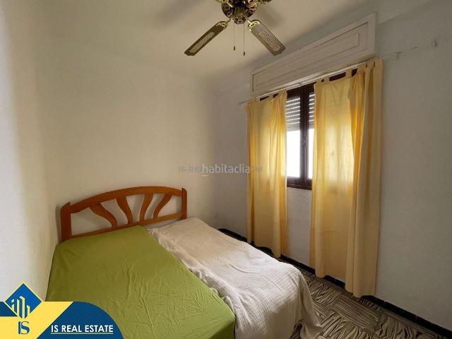 Apartamento en venta en Torrevieja, Las Piscinas Naturales. Apartamento cerca del mar, en la provincia de Alicante, en la ciudad de Torrevieja. 3 habitaciones 55 m² 200 metros del mar.
