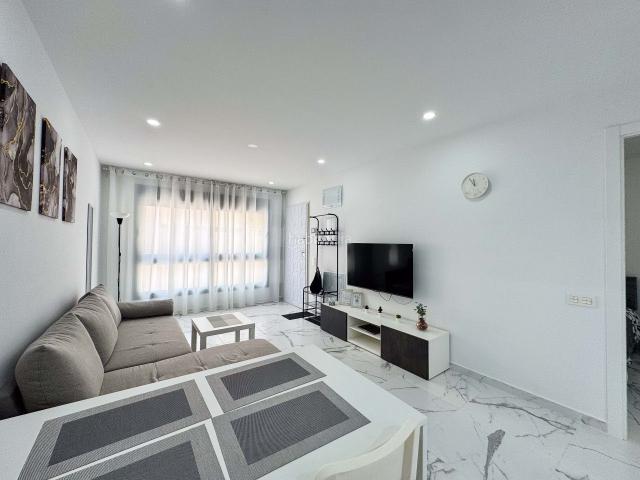 Apartamento en venta en Torrevieja, Las Piscinas Naturales. Apartamento moderno de 1 dormitorio en Torrevieja, 250 m de Playa del Cura con todas las comodidadesUbicado a tan solo 250 metros.