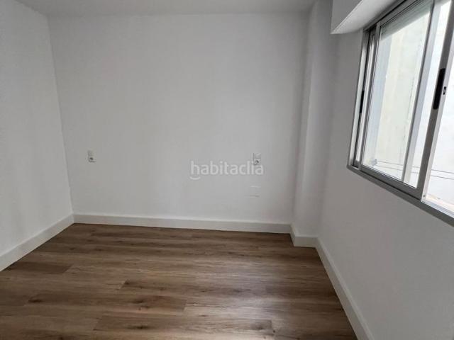 Apartamento en venta en Torrevieja, Las Piscinas Naturales. Apartamento reformado de 2 dormitorios en pleno centro de Torrevieja. Apartamentos.