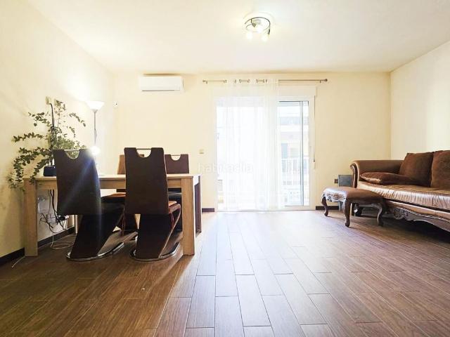 Apartamento en venta en Torrevieja, Las Piscinas Naturales. Apartamento reformado de 3 dormitorios con terraza en la PLAYA DEL CURA. Apartamentos.