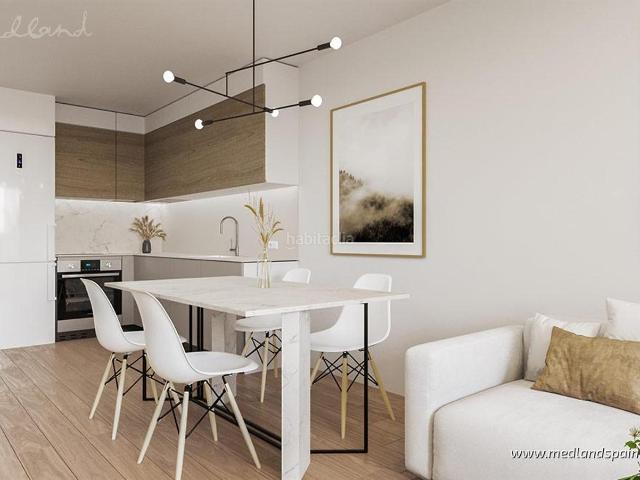Apartamento en venta en Torrevieja, Las Piscinas Naturales. Ático de 3 dormitorios con solárium a 450 m de la playa en Torrevieja. Apartamentos.