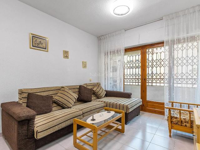 Apartamento en venta en Torrevieja, Las Piscinas Naturales. iexclOportunidad uacutenica!Vive el suentildeo en esta vivienda en Torrevieja, un lugar rodeado de servicios donde lo tendraacute.