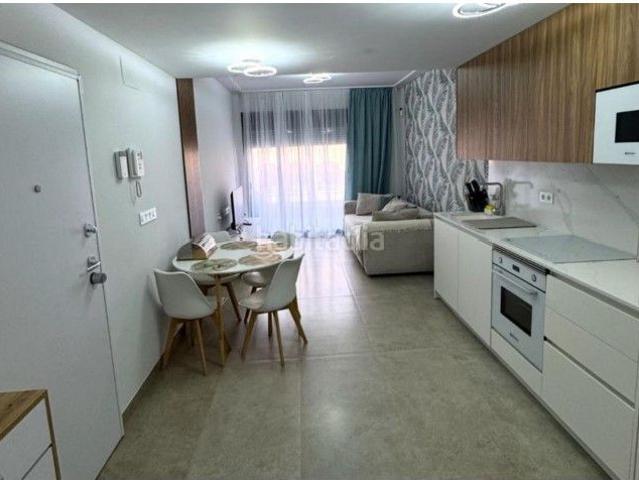 Apartamento en venta en Torrevieja, Las Piscinas Naturales. Moderno apartamento de obra nueva a 350 metros de la playa. Apartamentos.