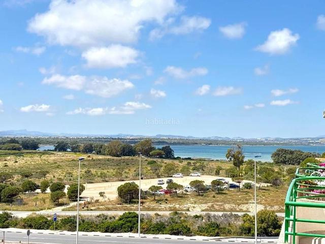 Apartamento en venta en Torrevieja, Los Europeos. Ático exclusivo con vistas panorámicas al mar en La Mata A solo 150 m de la playa. Apartamentos.