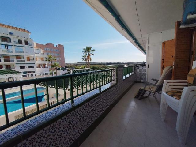 Apartamento en venta en Torrevieja, Los Europeos. Oportunidad en La Mata, Torrevieja! Piso a solo 200 metros de la playa. Apartamentos.