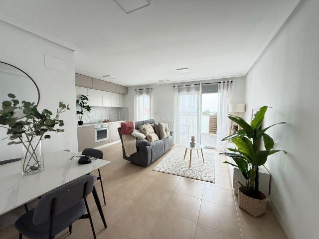 Apartamento en venta en Torrevieja, Puerto Deportivo. Amplio apartamento de 3 habitaciones a 100 m de la playa Torrevieja. Apartamentos.