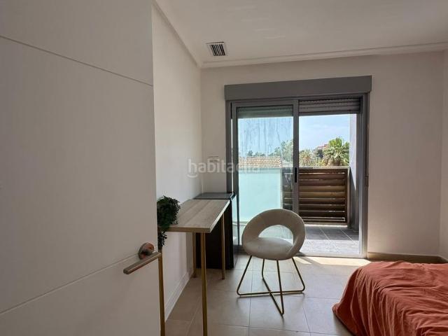 Apartamento en venta en Torrevieja, Puerto Deportivo. Amplio piso reformado con terraza orientación sur en pleno centro de Torrevieja 95 m2. Apartamentos.