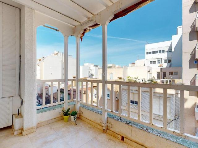 Apartamento en venta en Torrevieja, Puerto Deportivo. Apartamento en Torrevieja centro con terraza, a escasos metros del Mar Mediterráneo. Apartamentos.