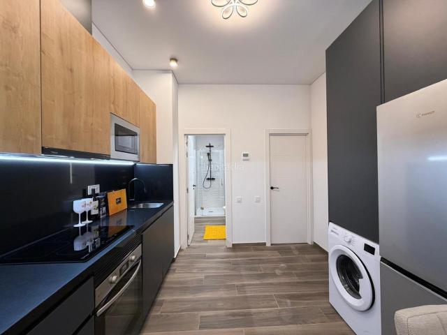 Apartamento en venta en Torrevieja, Puerto Deportivo. APARTAMENTO TOTALMENTE REFORMADO A 200 METROS DEL PUERTO DE TORREVIEJA CON SÓTANO DE 205 M2. 2 DORM. 1 BAÑO. Apartamentos.