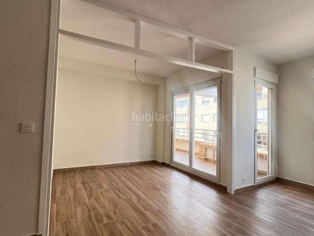 Apartamento en venta en Torrevieja, Puerto Deportivo. GRAN APARTAMENTO EN PRIMERA LINEA DEL PUERTO DEPORTIVO ENTORREVIEJA 2 HAB, 2 BAÑOS. Apartamentos.