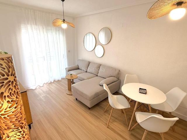 Apartamento en venta en Torrevieja, Puerto Deportivo. iexclAPARTAMENTO EN VENTA EN TORREVIEJA!Descubre este acogedor apartamento reformado en Torrevieja, ideal tanto para vivir todo el. Apartamentos.