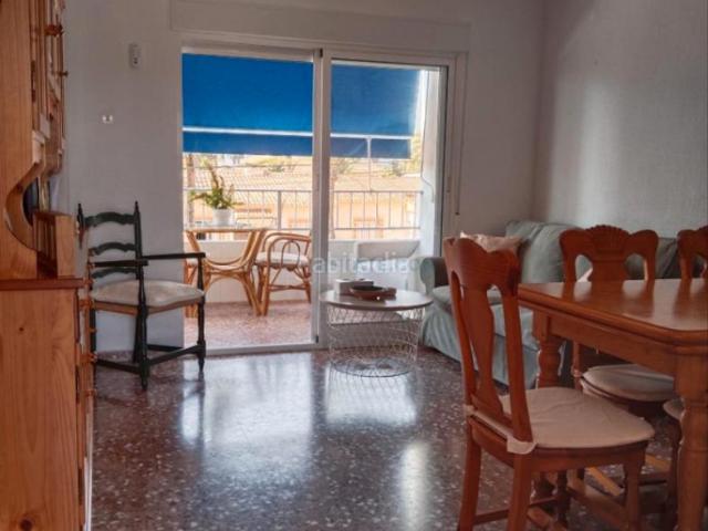 Apartamento en venta en Torrevieja, Punta Prima. Apartamento con terraza, en la provincia de Alicante, en la ciudad de Torrevieja. 3 habitaciones 89 m² 250 metros del mar. Apartamentos.