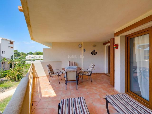 Apartamento en venta en Torrevieja, Punta Prima. Apartamento luminoso y espacioso aprox. 76 m2 2.ª planta con amplio balcón orientado al sur, garaje, gran piscina comunitaria y a. Apartamentos.