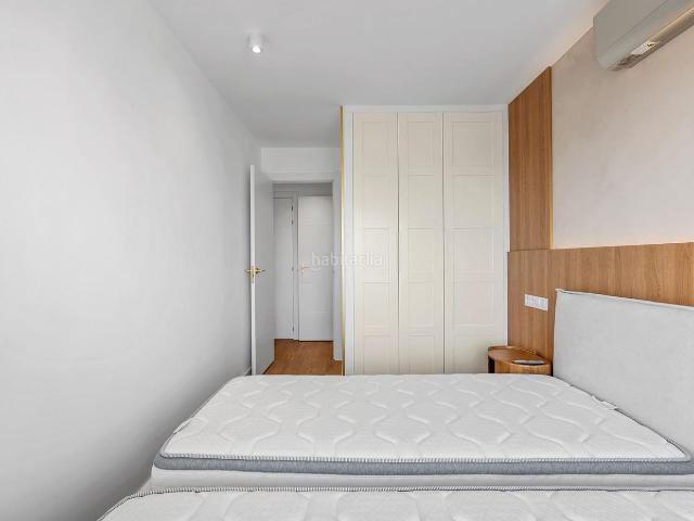 Apartamento en venta en Torrevieja, Punta Prima. Descubre este moderno apartamento totalmente reformado, situado en la privilegiada zona de Punta Prima, en Orihuela Costa. Playa a. Apartamentos.