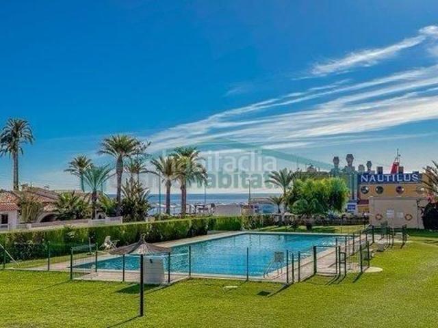 Apartamento en venta en Torrevieja, Punta Prima. Primera línea de playa en Punta Prima Torrevieja Apartamento reformado a estrenar. Apartamentos.