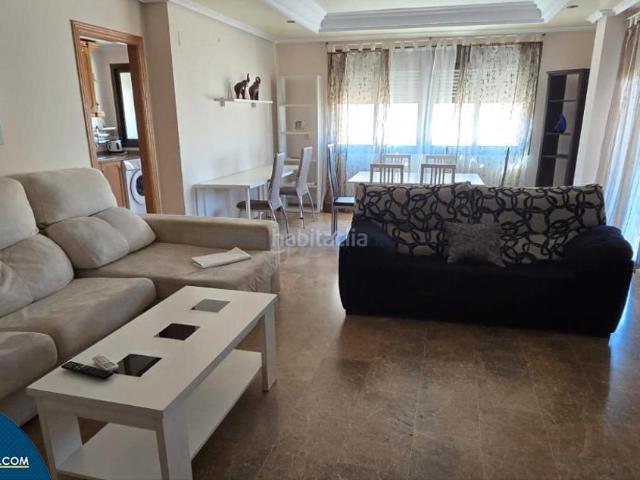 Apartamento en venta en Torrevieja, Parque de las Naciones. Apartamento con terraza, en la provincia de Alicante, en la ciudad de Torrevieja. 4 habitaciones 101 m² 850 metros del mar. Apartamentos.