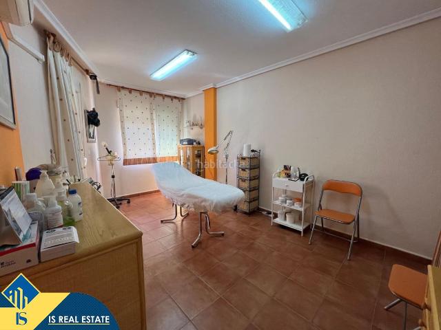 Apartamento en venta en Torrevieja, Parque de las Naciones. Apartamento con terraza en la provincia de Alicante, en Torrevieja. 2 habitaciones 60 m² 750 metros del mar. Apartamentos.