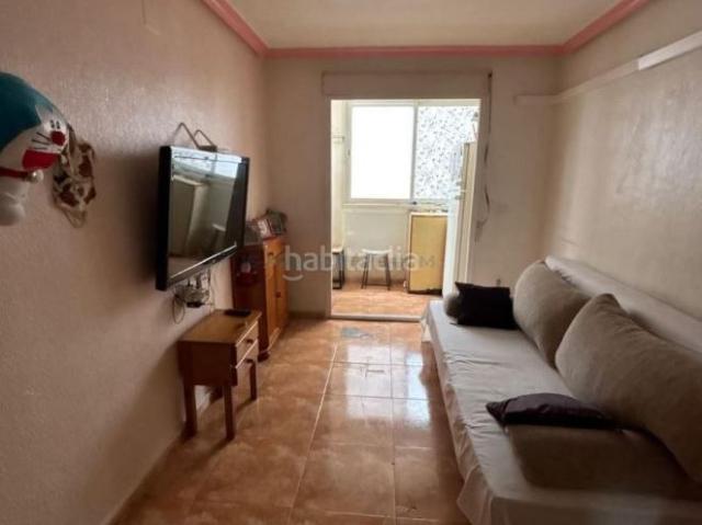 Apartamento en venta en Torrevieja, Parque de las Naciones. Apartamento cerca del mar, en la provincia de Alicante, en la ciudad de Torrevieja. 2 habitaciones 65 m² 700 metros del mar.