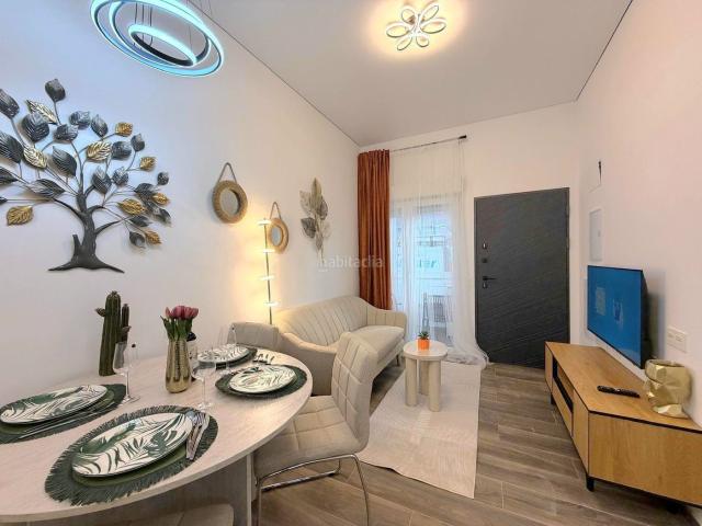 Apartamento en venta en Torrevieja, Parque de las Naciones. Apartamento de dos dormitorios con reforma nueva en la zona del Puerto de Torrevieja. Sótano privado de 205 m, aire acondicionado.