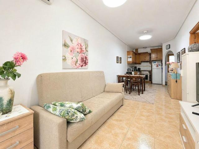 Apartamento en venta en Torrevieja, Parque de las Naciones. Apartamento de un dormitorio frente al Parque de las Naciones, Torrevieja, Costa Blanca. Terraza, aire acondicionado, ascensor, pa.