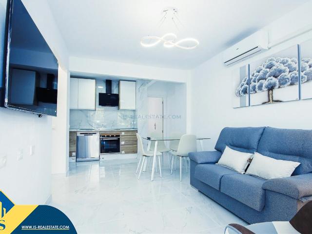 Apartamento en venta en Torrevieja, Parque de las Naciones. Apartamento reformado con piscina comunitaria, en la provincia de Alicante, en la ciudad de Torrevieja. 2 habitaciones 52 m² 7.