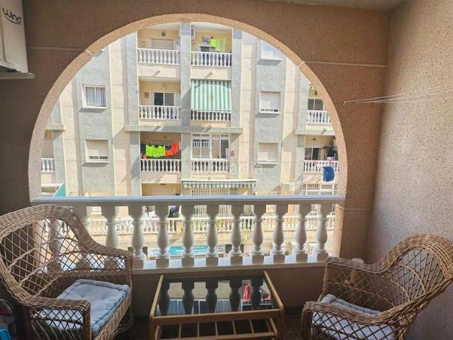 Apartamento en venta en Torrevieja, Parque de las Naciones. Apartamento reformado con piscina junto al Parque de las Naciones Torrevieja. Apartamentos.