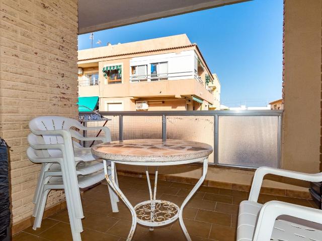 Apartamento en venta en Torrevieja, Playa de los Náufragos. Apartamento con garaje cerrado y piscina junto a Playa Naufragos. Apartamentos.