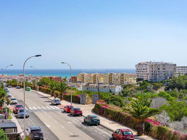 Apartamento en venta en Torrevieja, Torreblanca. Apartamento reformado con piscina comunitaria y terraza con vistas al mar en Torrevieja. Apartamentos.