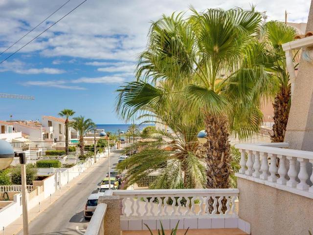 Apartamento en venta en Torrevieja, Torreblanca. Planta baja a la venta en la Playa de la Mata. Apartamentos.