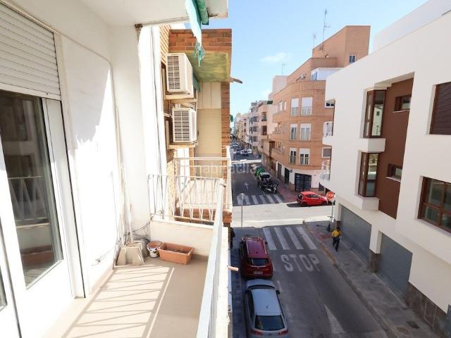 Apartamento en venta en Torrevieja, Zona Carrefour Urbanizaciones. En el corazón de Torrevieja!. Apartamentos.