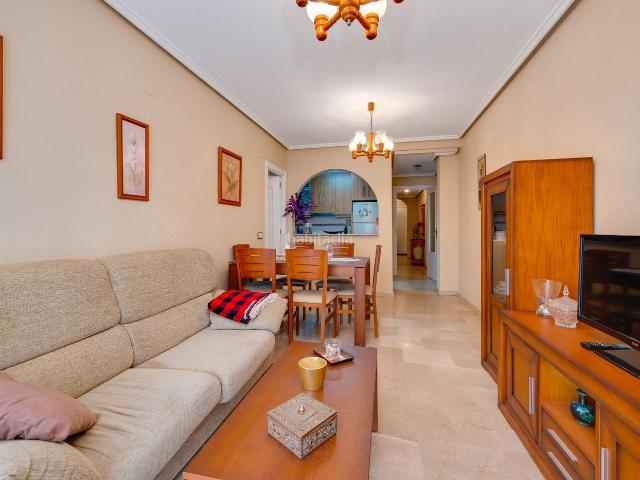 Apartamento en venta en Torrevieja, Zona Carrefour Urbanizaciones. SE VENDE BONITO APARTAMENTO A TAN SOLO 30M. DEL MAR Y EN EL CORAZÓN DE LA MATA! INMEJORABLE SITUACION!. Apartamentos.