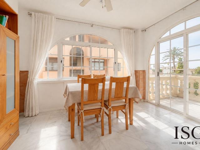 Apartamento en venta en Torrevieja, Zona los Frutales. APARTAMENTO EN URBANIZACIÓN EN PRIMERA LÍNEA DE PLAYA CON GARAJE, TRASTERO, PISCINA. Apartamentos.