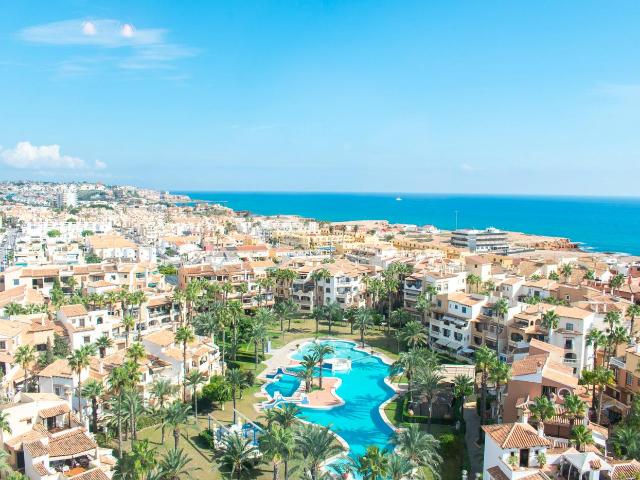 Apartamento en venta en Torrevieja, Zona los Frutales. Descubra estenbspmagnífico apartamento en la duodécima planta con ascensor, ubicado en la codiciada zona de la Playa de los Locos. Apartamentos.