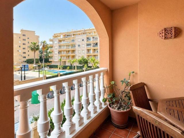 Apartamento en venta en Torrevieja, Zona Playa de los Locos. Maravilloso apartamento 93 m2 1.ª planta con 2 balcones, gran piscina comunitaria y a solo 250 m de la playa!. Apartamentos.