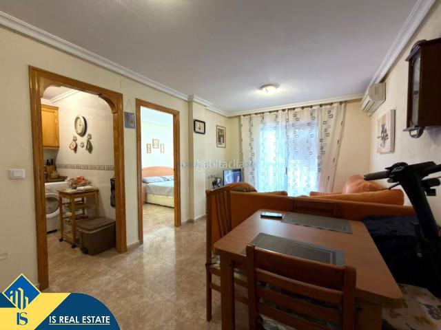 Apartamento en venta en Torrevieja, Zona Playa de los Locos. Apartamento con terraza en venta en la provincia de Alicante, Torrevieja, Playa de los Locos. 2 habitaciones 60 m² 300 metros.