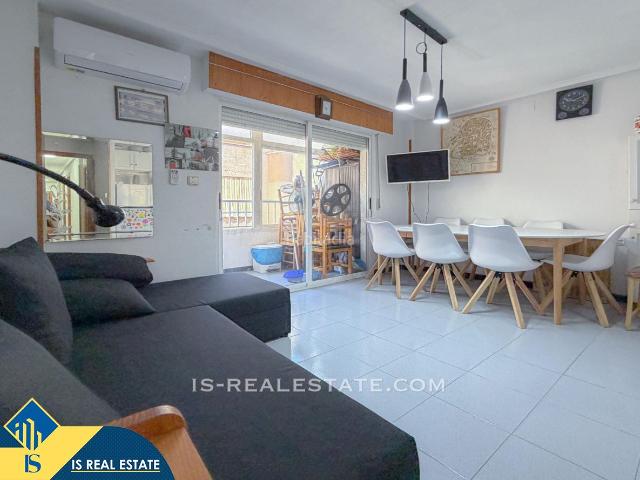 Apartamento en venta en Torrevieja, Zona Playa de los Locos. Apartamento con terraza en venta en la provincia de Alicante, Torrevieja, Playa de los Locos. 2 habitaciones 64 m² 280 metros.