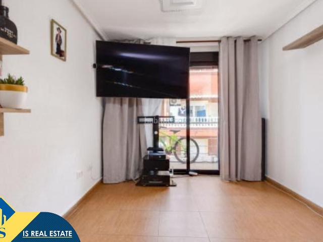 Apartamento en venta en Torrevieja, Zona Playa de los Locos. Apartamento con terraza en venta en la provincia de Alicante, Torrevieja, Playa de los Locos. 3 habitaciones 104 m² 100 metros.